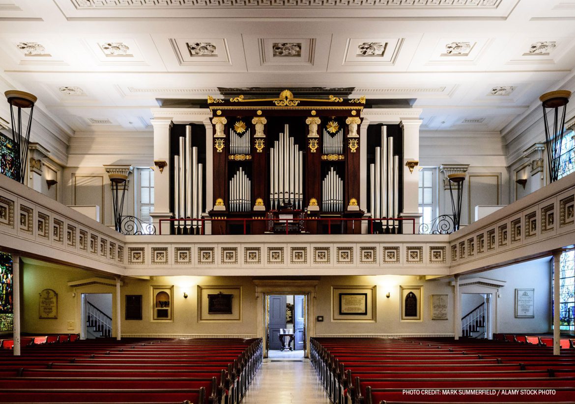 ORGAN CASE AND ALTAR Saint Paul’s Episcopal Church Mark Summerfield / Alamy Stock Photo